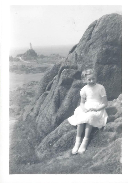 Ann Dawson in 1957 2.jpg