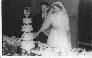 Joshua Dawson b. 1922 &amp; Eileen Ashton wedding cake