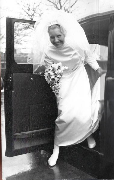 Bride getting out of the car.jpg